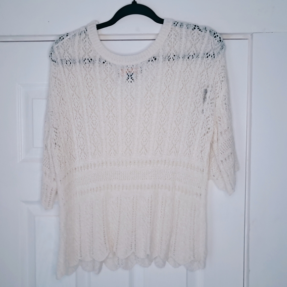 Elegant White Knit Top - Picture 3 of 5